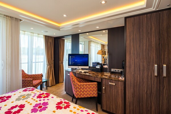 AmaWaterways AmaMora Accommodation BB 1.jpg